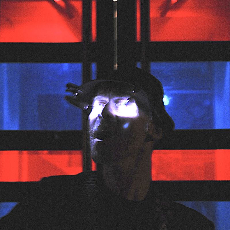 Steve red  blue (c) Ray Gibson 2009